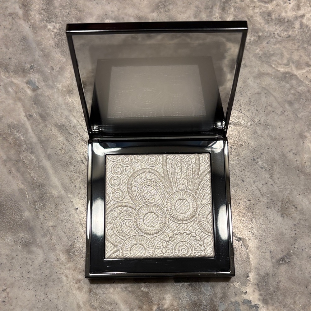 ✨LE✨NWOB Burberry S/S 2016 Runway Highlighting Palette- White No. 01